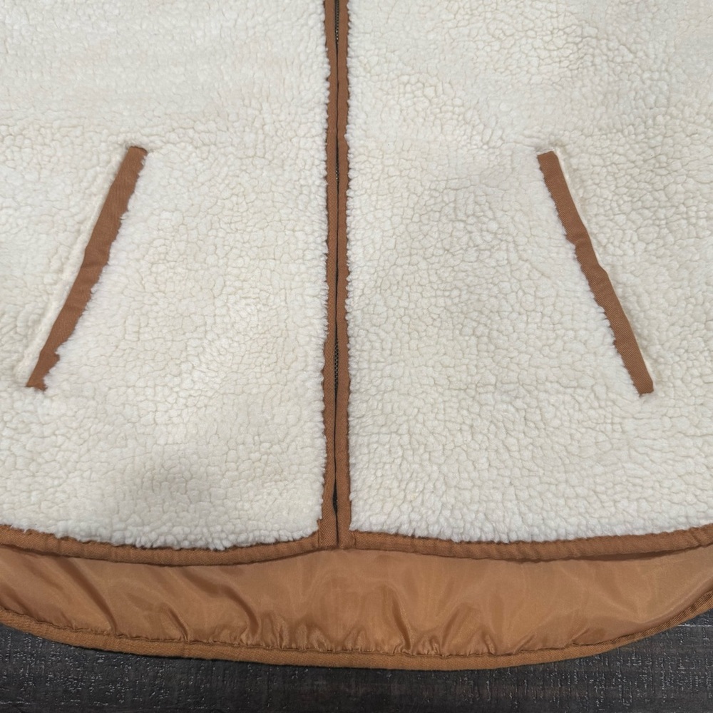 Old Navy Sherpa Vest Size: XL - Picture 5 of 6